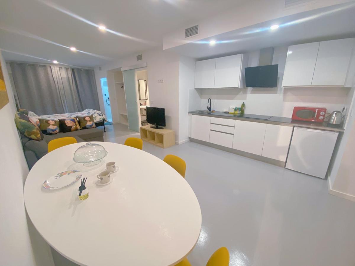 Hug Hotel2022 El Carrer del Canonge Zewnętrze zdjęcie